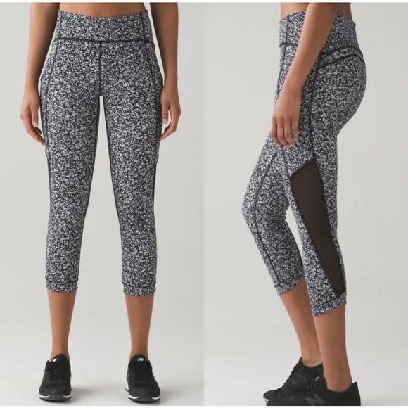 Lululemon Sole Training Crop in Daisy Dust Alpine White Black print - Picture 1 of 5